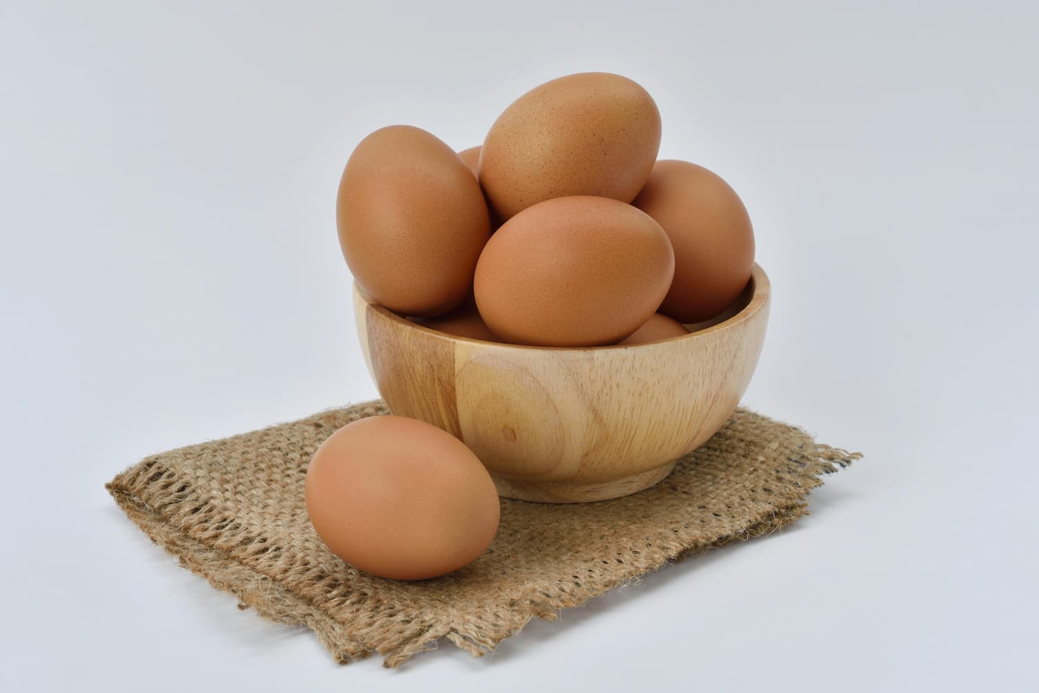 can dogs eat raw eggs